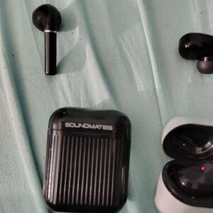 SoundMates Black Wireless Earbuds with Charging Case